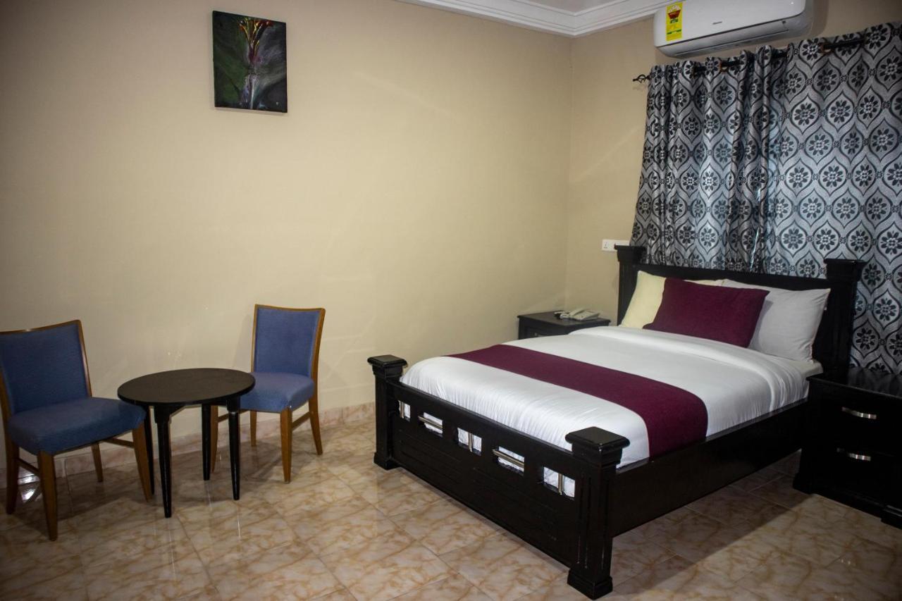 Kislas Luxury Hotel Adenta Bagian luar foto